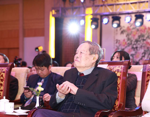 杨振宁先生今年已经94岁高龄。